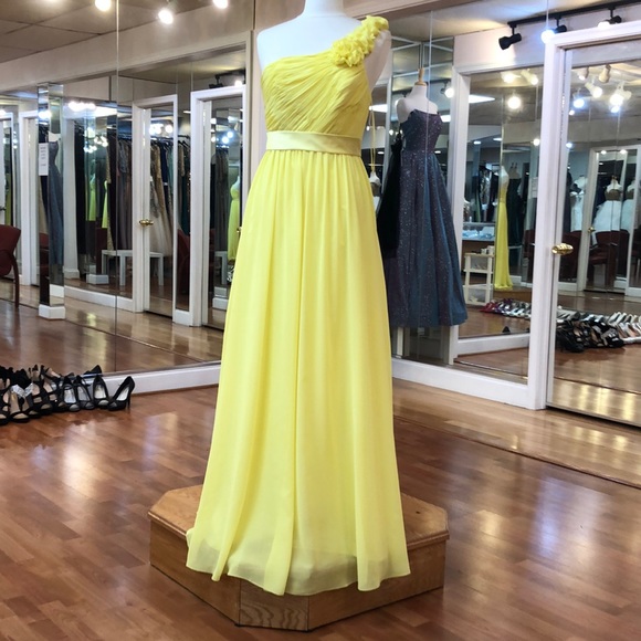 ✔️ Yellow bridesmaid dress, off the shoulder - Picture 1 of 7